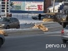В Первоуральске из грузовика на проезжую часть выпали доски. Фото