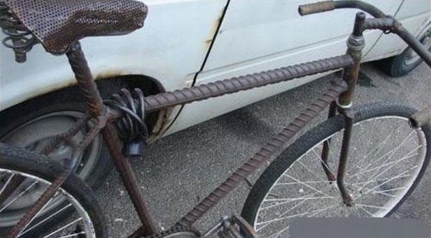 судя по ржавой машине это россия