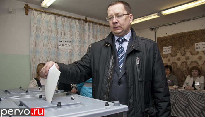 В Первоуральске проголосовал председатель Первоуральской городской ТИК. Видео