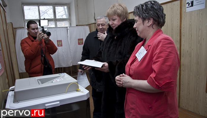 В Первоуральске проголосовала председатель Первоуральской городской Думы Марина Соколова. Видео