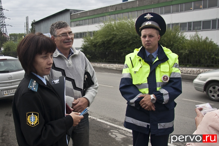 Сегодня в Первоуральске прошел рейд совместно с работниками ГИБДД и Службой судебных приставов.