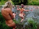 Британские нудисты штурмуют мировой рекорд по массовому заплыву нагишом. ФОТО, ВИДЕО