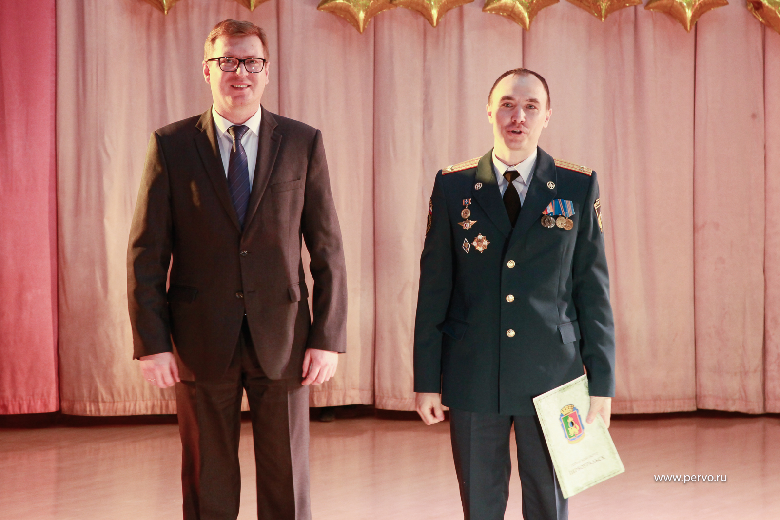 Первоуральских спасателей поздравили с Днем пожарной охраны России