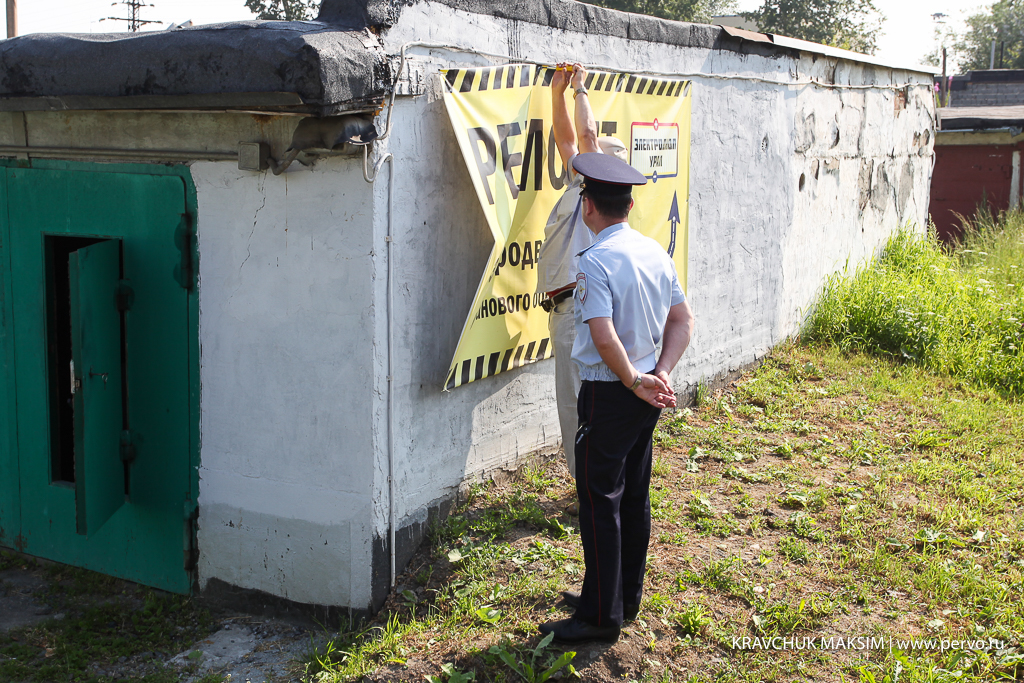 В городе продолжают демонтировать незаконные рекламные конструкции