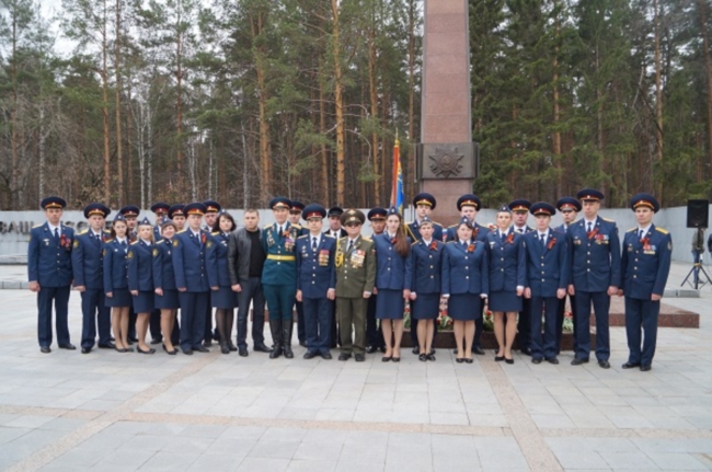 Сотрудники Первоуральского спецназа и конвоя ГУФСИН приняли присягу в Екатеринбурге