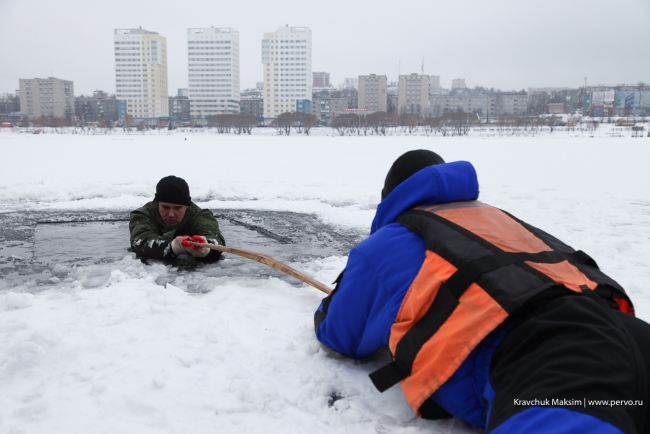 Спасатели предупреждают об опасности первого льда