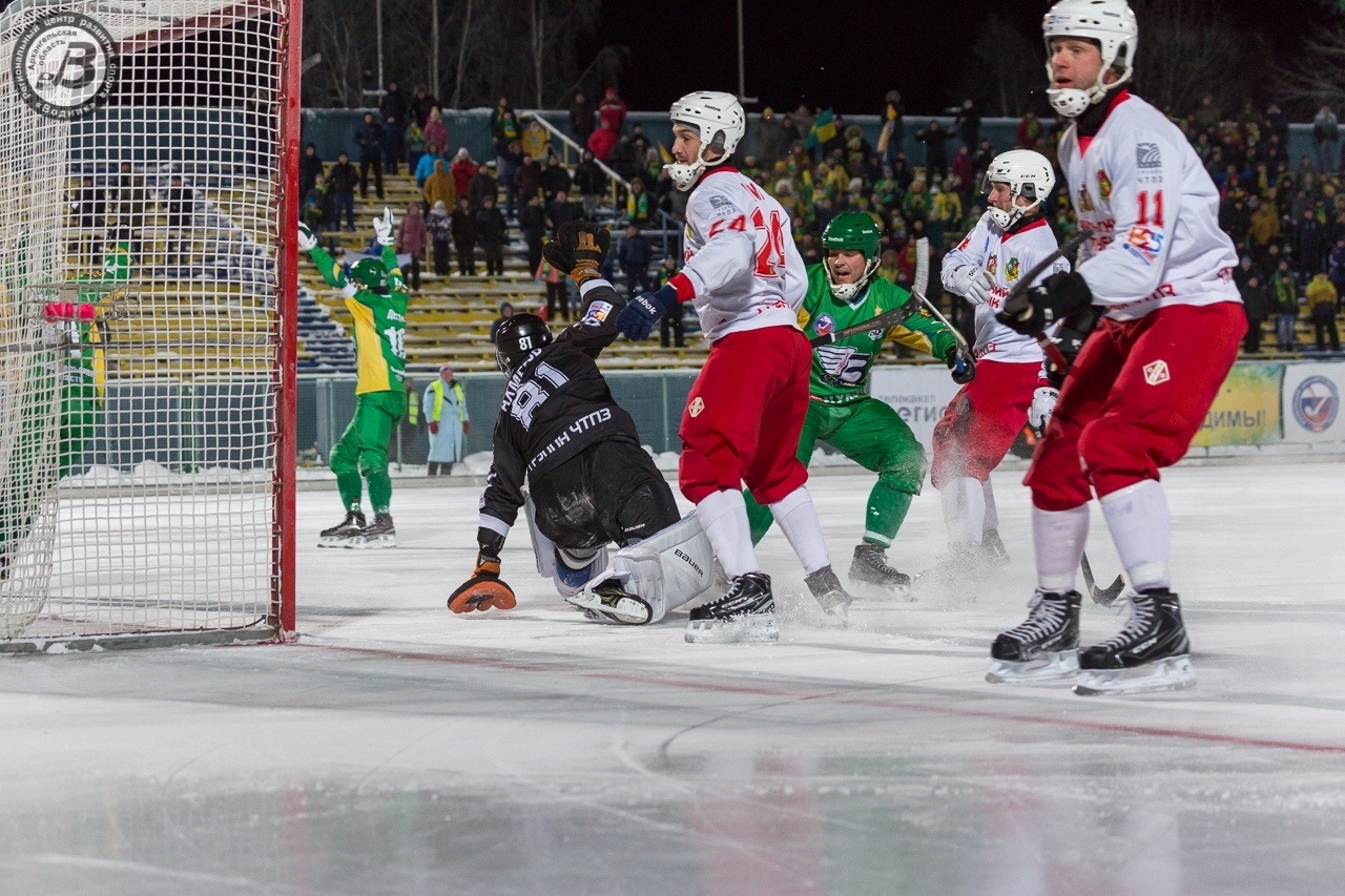 «Уральский трубник» расстался с двумя хоккеистами