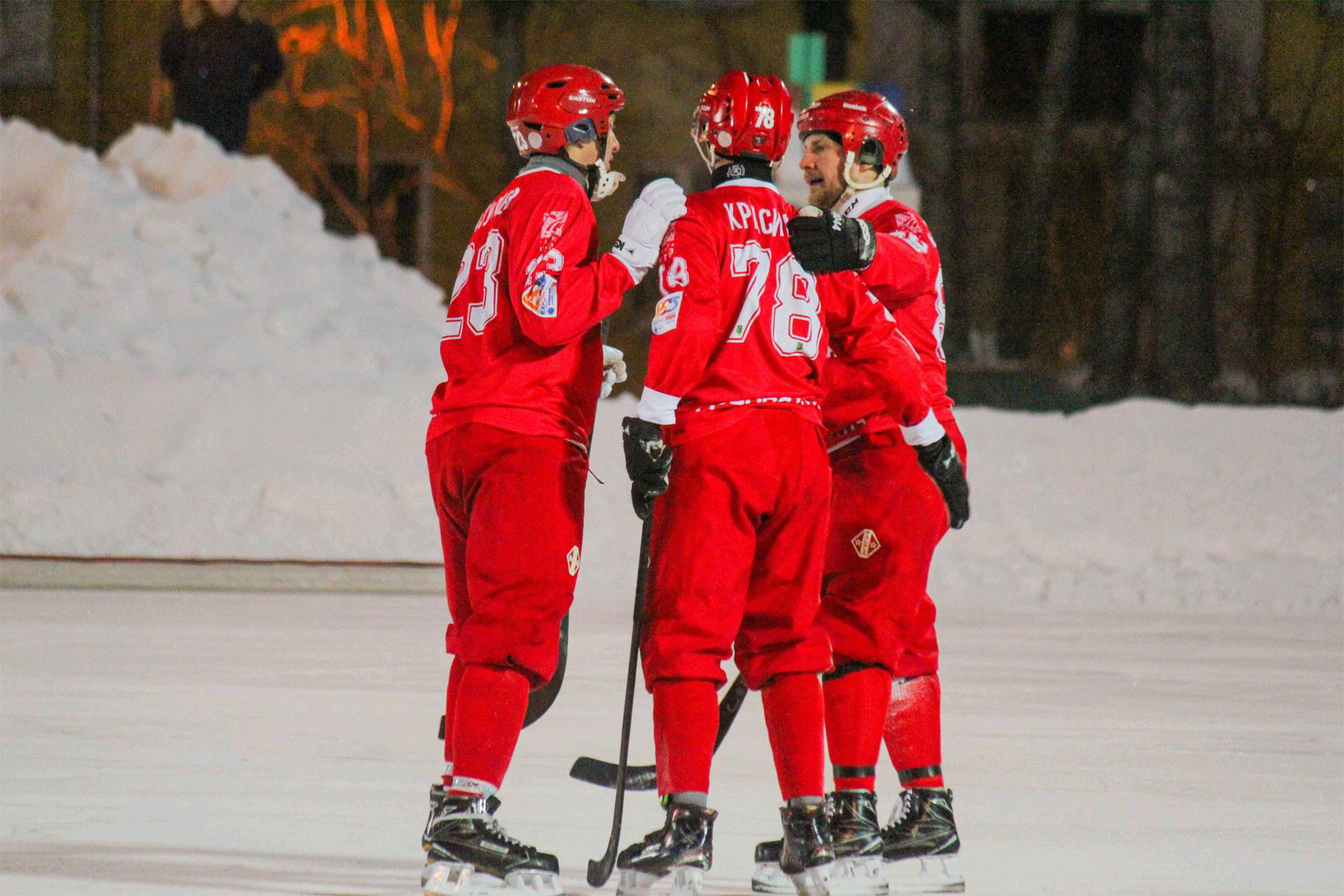 Разуваев и Красиков продлили контракт с «трубником»