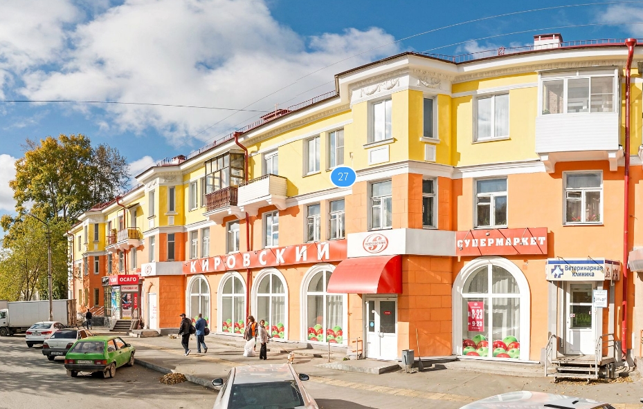 В продуктовом магазине  продавали сомнительные продукты