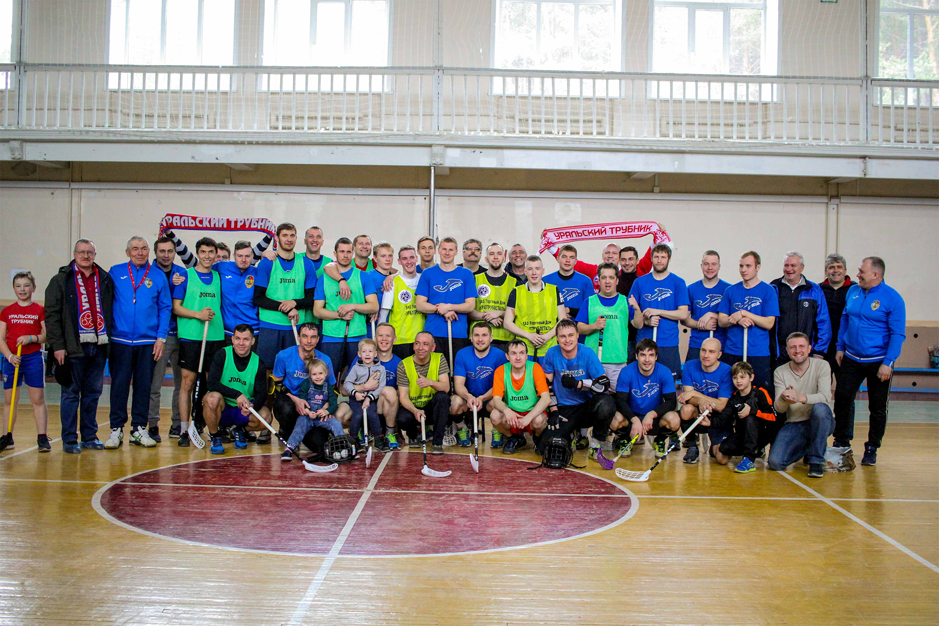 «Уральский трубник» провел традиционный матч с болельщиками