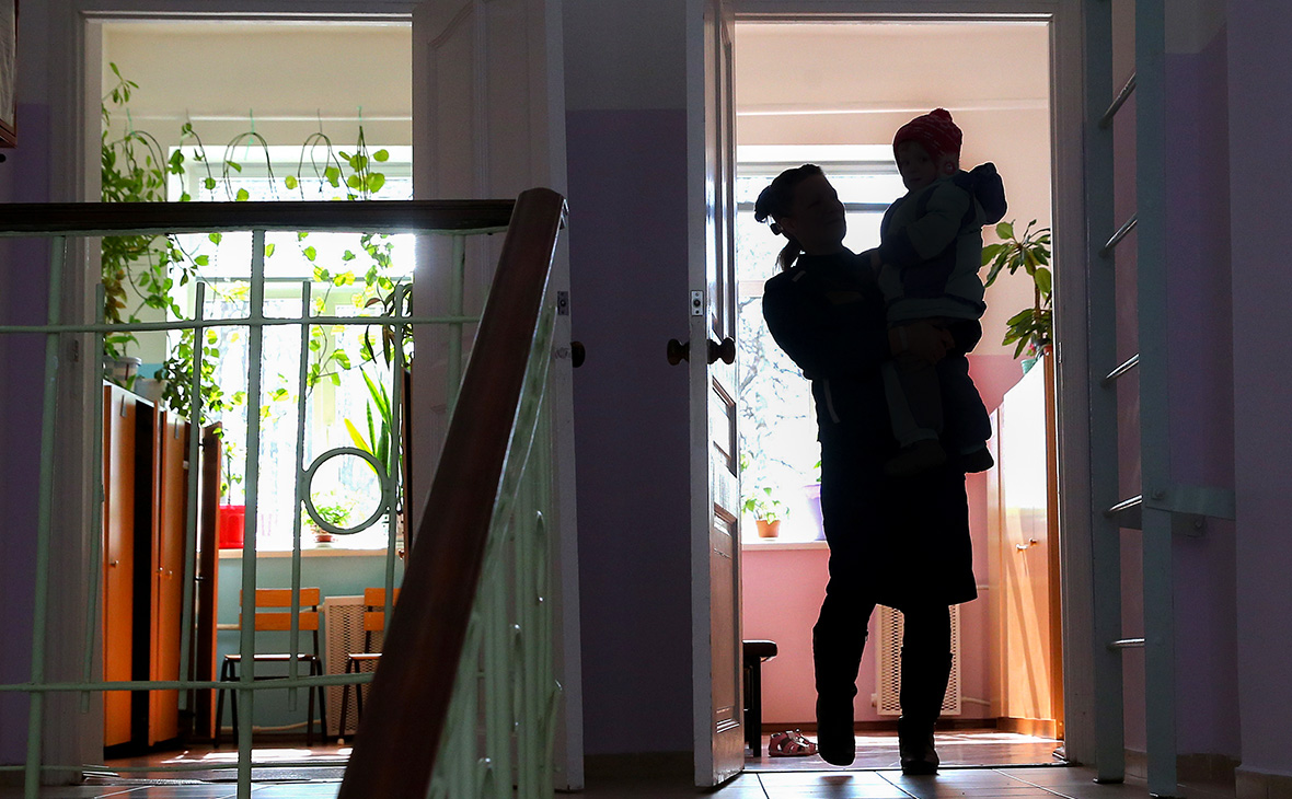 Заключенным в Первоуральске разрешили отбывать срок вместе с семьями