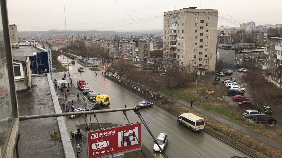 Из-за сообщения о бесхозной коробке был эвакуирован ТЦ «Марс»