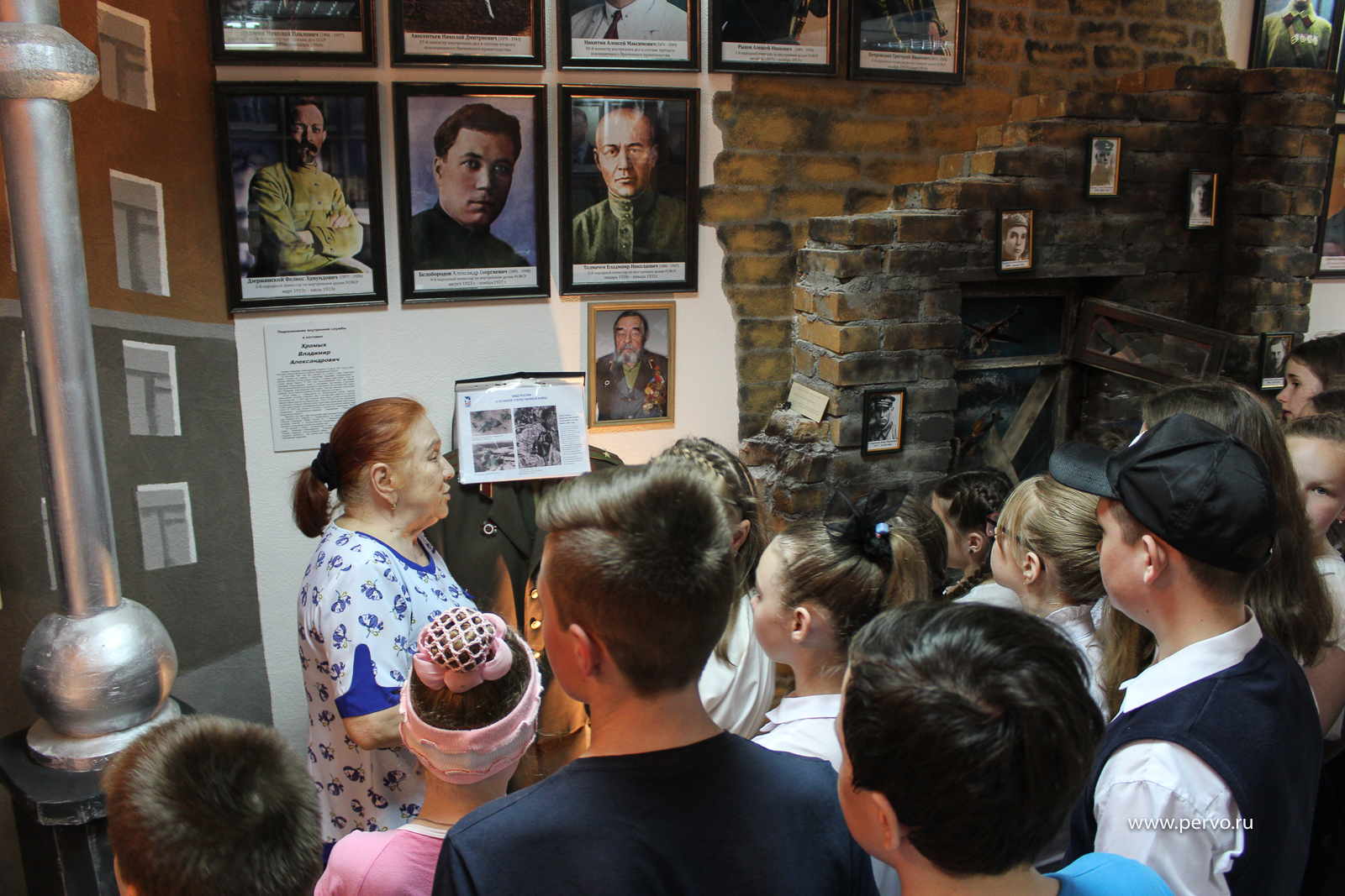 Полицейские Первоуральска организовали «Урок мужества» для школьников