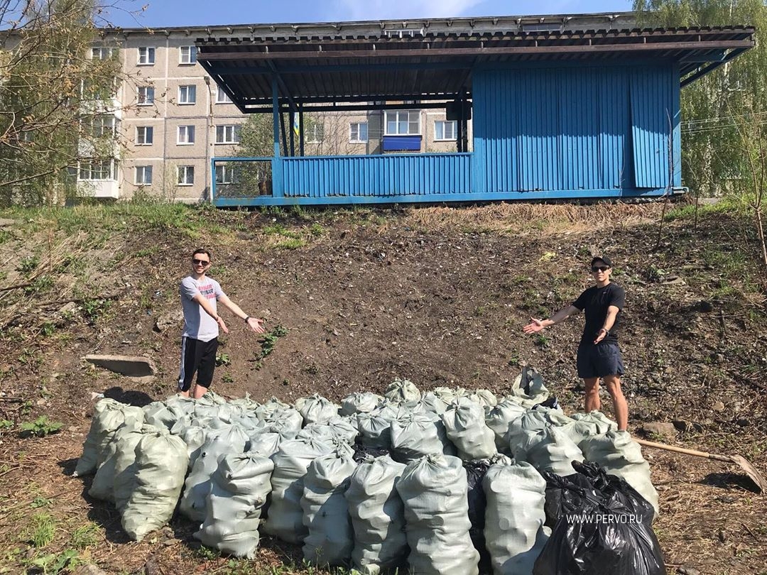 Два первоуральца избавились от мусора, который копился более 10 лет