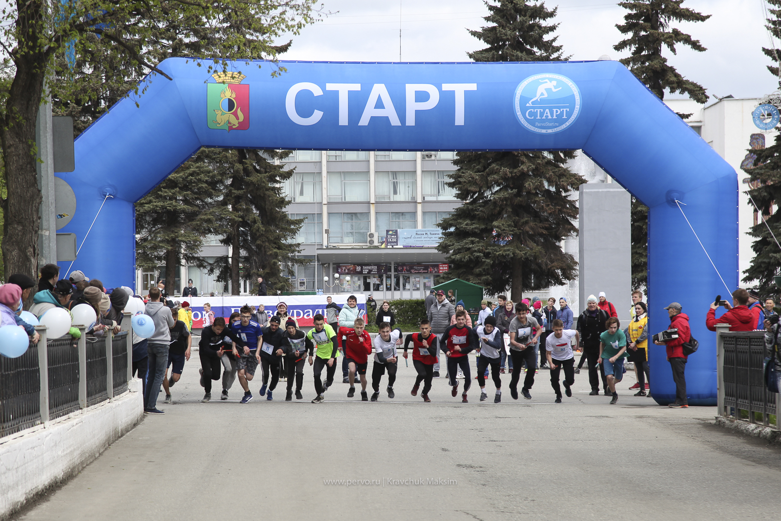 В Первоуральске прошла 85-я легкоатлетическая эстафета. Фотографии