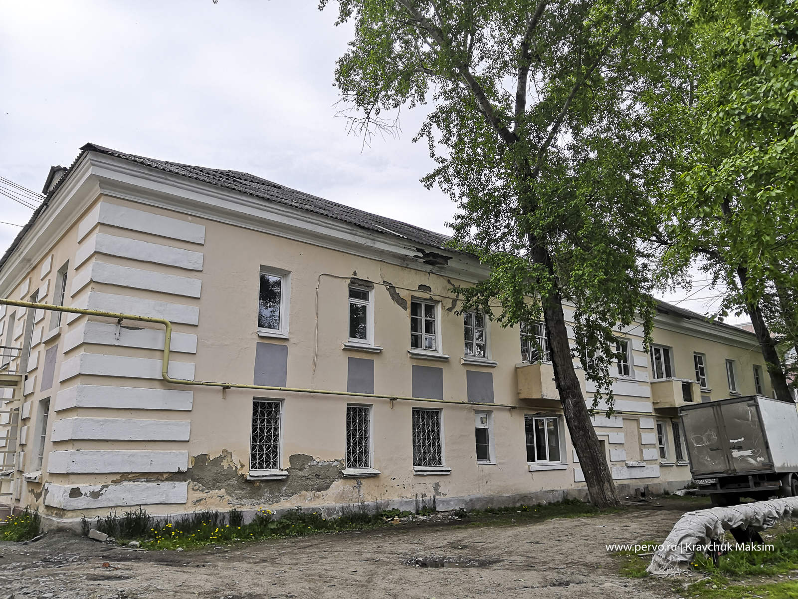 Незаконная врезка в канализацию привела к частичному обрушению пола