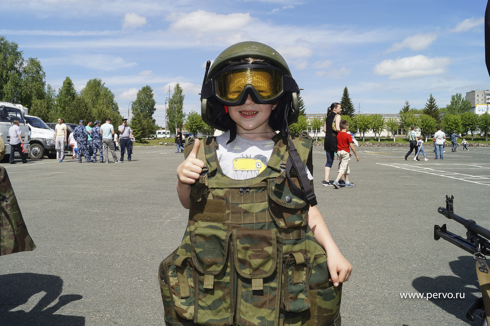 Спецназ и кинологи устроили большой праздник для детей сотрудников ГУФСИН