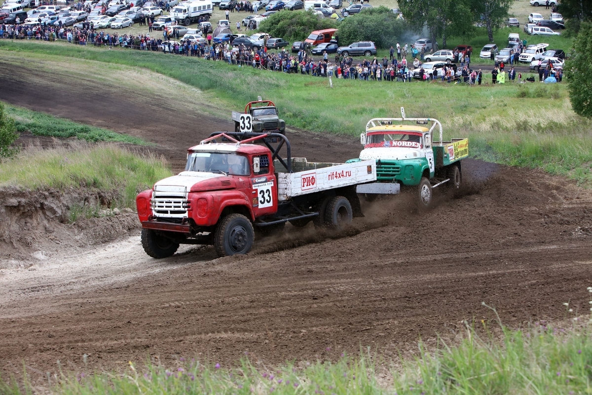 В автокроссе на грузовых автомобилях первоуралец стал четвертым
