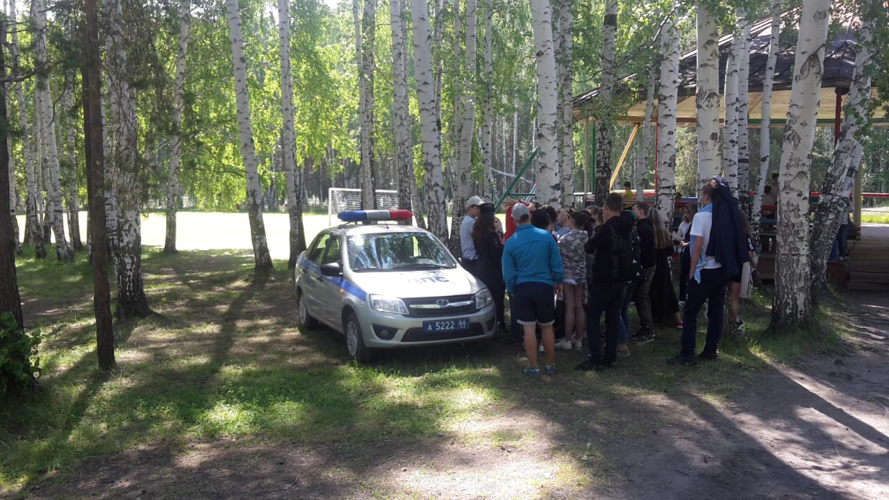 В лагере им. Гайдара стражи порядка утроили ребятам познавательный квест