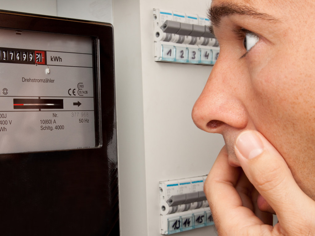 С 1 июля подорожает электроэнергия, а осенью отопление