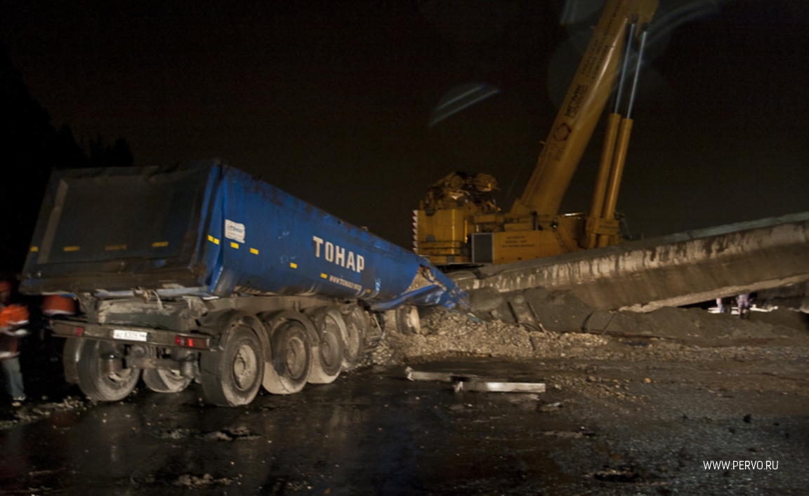 На дорогах ограничили движение высоких грузовиков