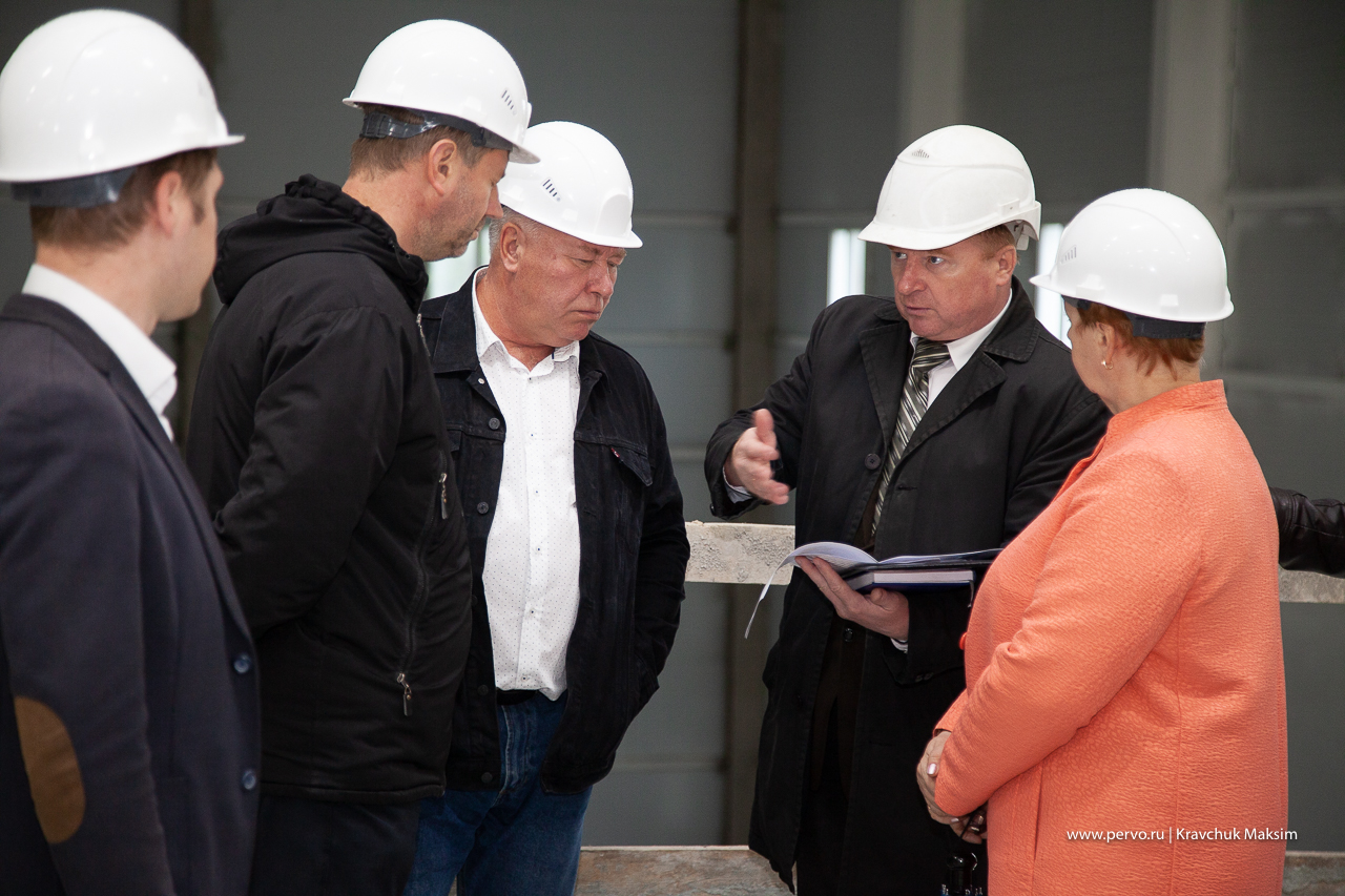 Глава Первоуральска провел экскурсию для депутатов по строящейся НФС