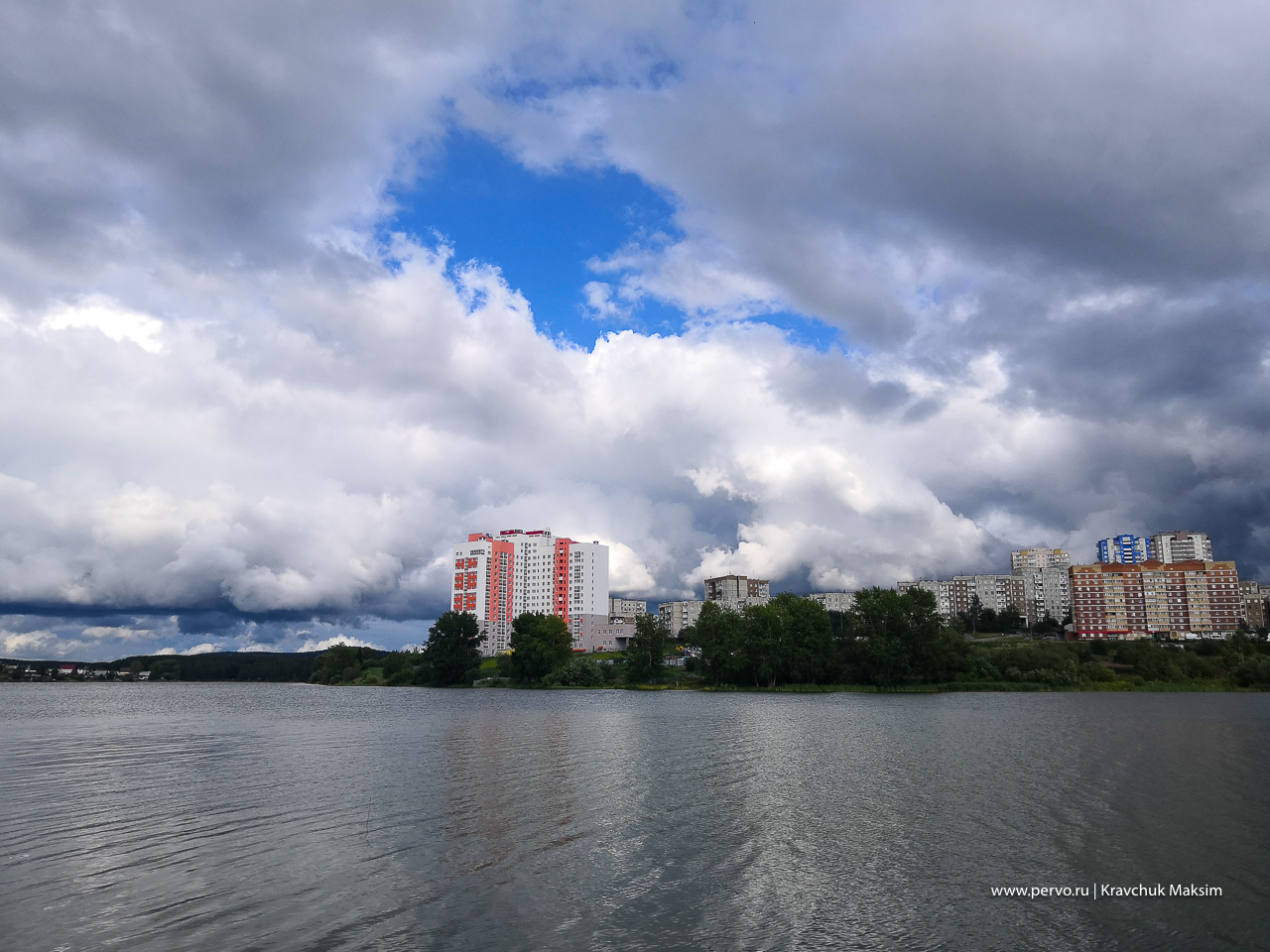 В начале недели первоуральцам пообещали грозы и тепло