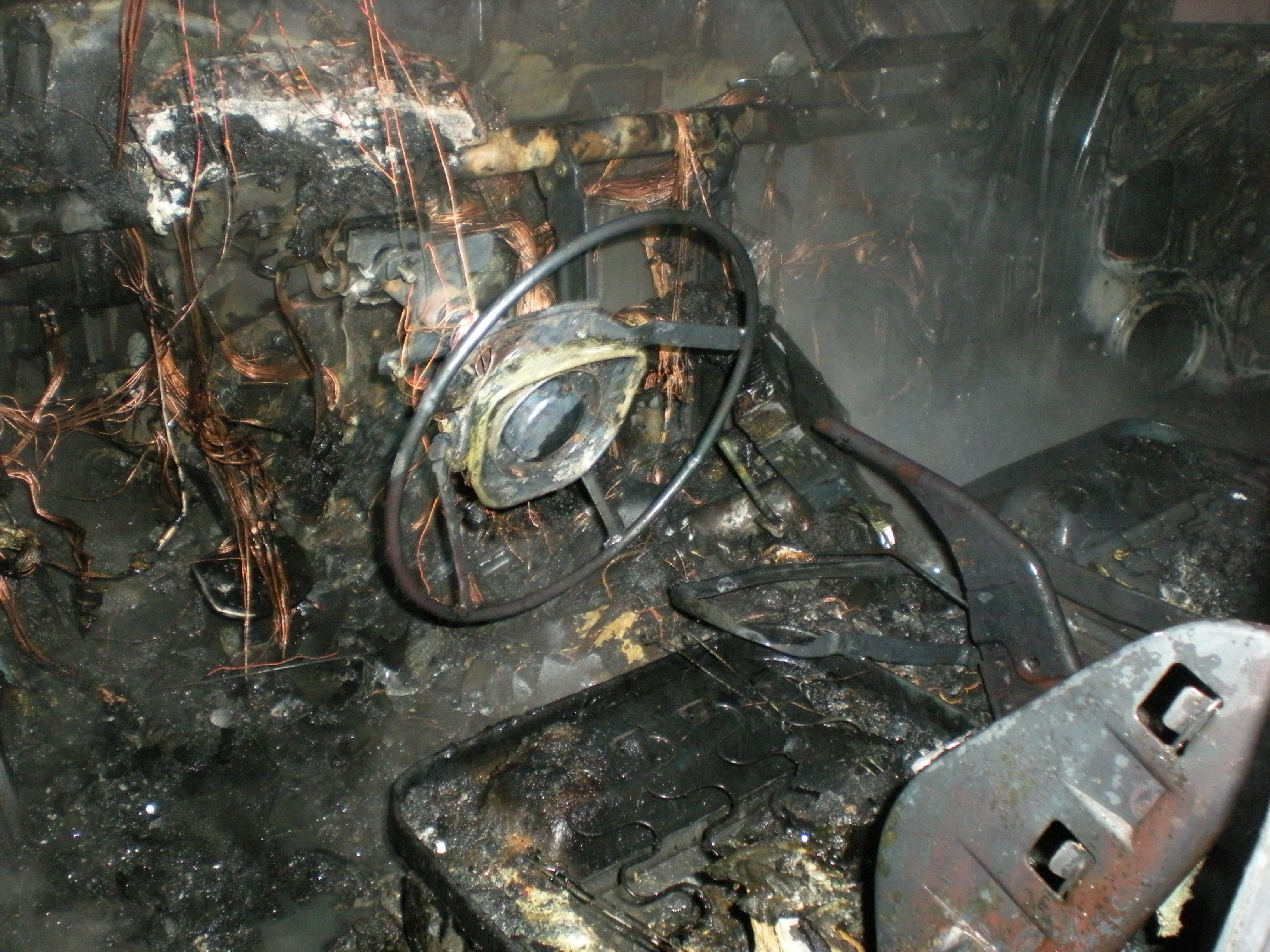 На берегу Чусовой сгорел автомобиль