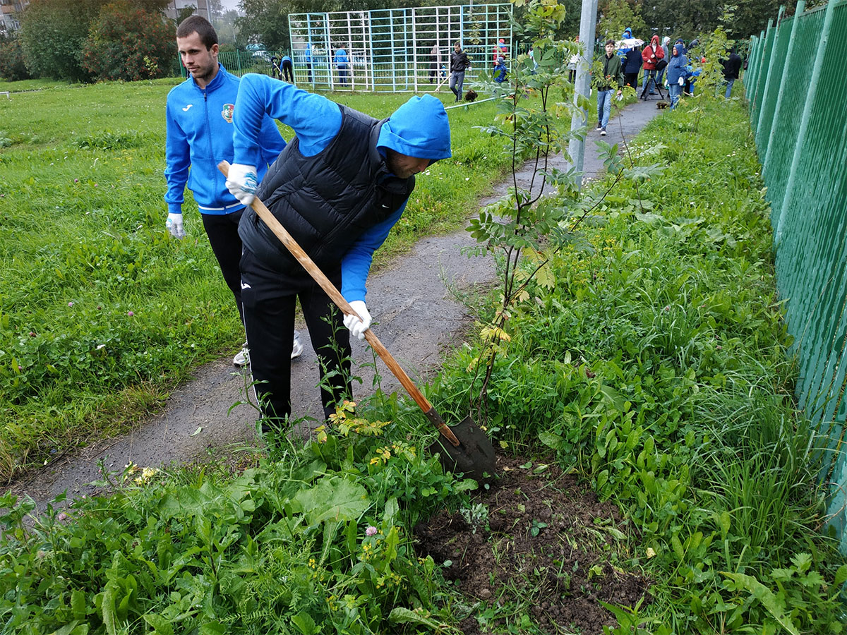 Хоккеисты «Трубника» приняли участие в акции «Дерево знаний»