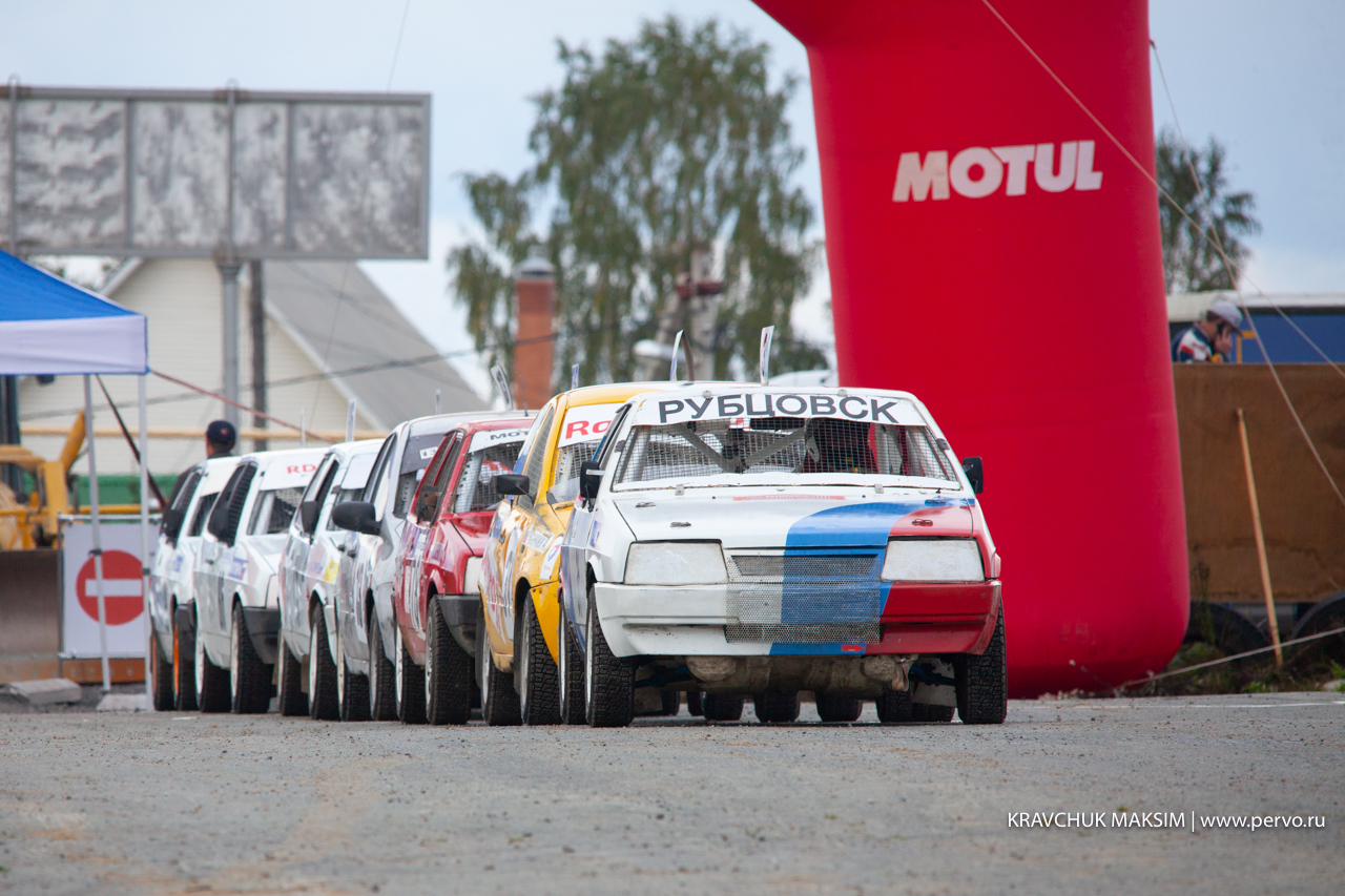 В Первоуральске стартовал Финал кубка России по автокроссу