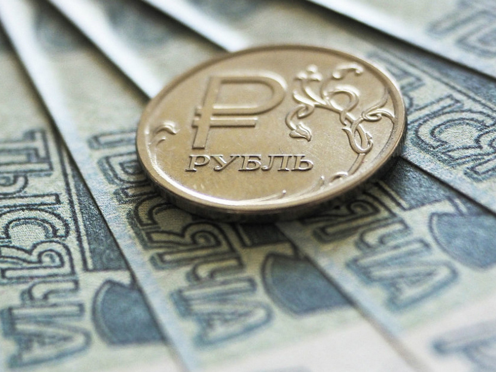 Евгений Куйвашев наградил первоуральскую лыжницу Наталью Крамаренко