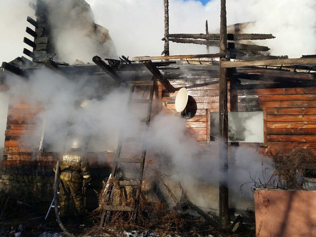 Первоуральцев просят помочь погорельцам