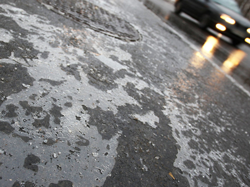 Водителей предупредили о заморозках и снегопаде