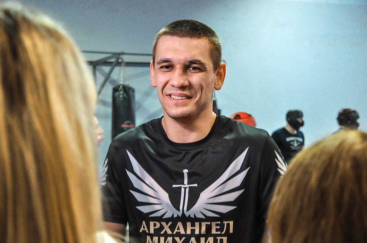 Российский кикбоксер-профессионал Василий Семенов провел мастер-класс