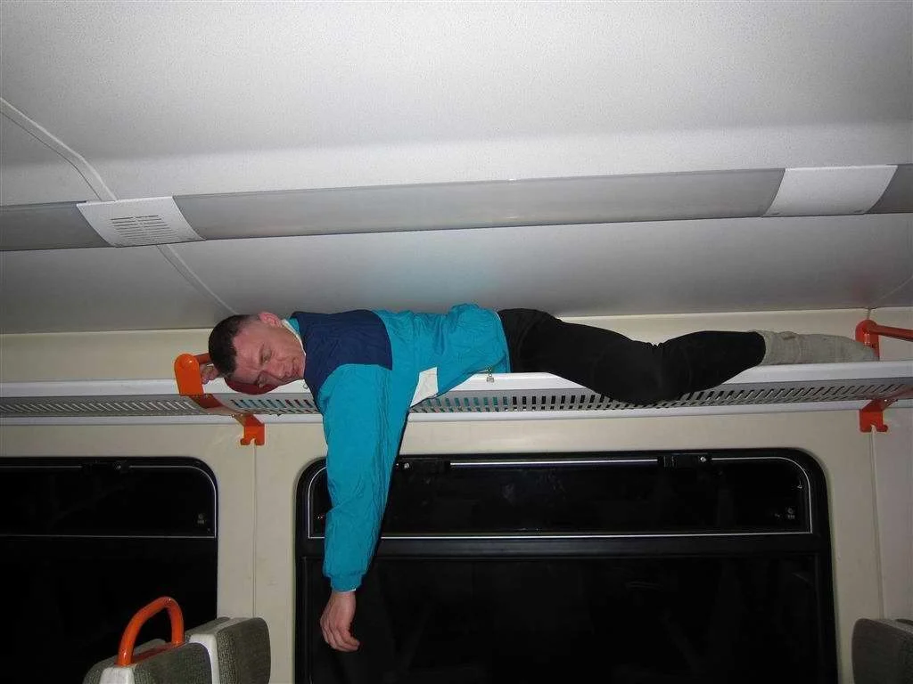 Пьяного дебошира задержали в электричке «Екатеринбург-Шаля»