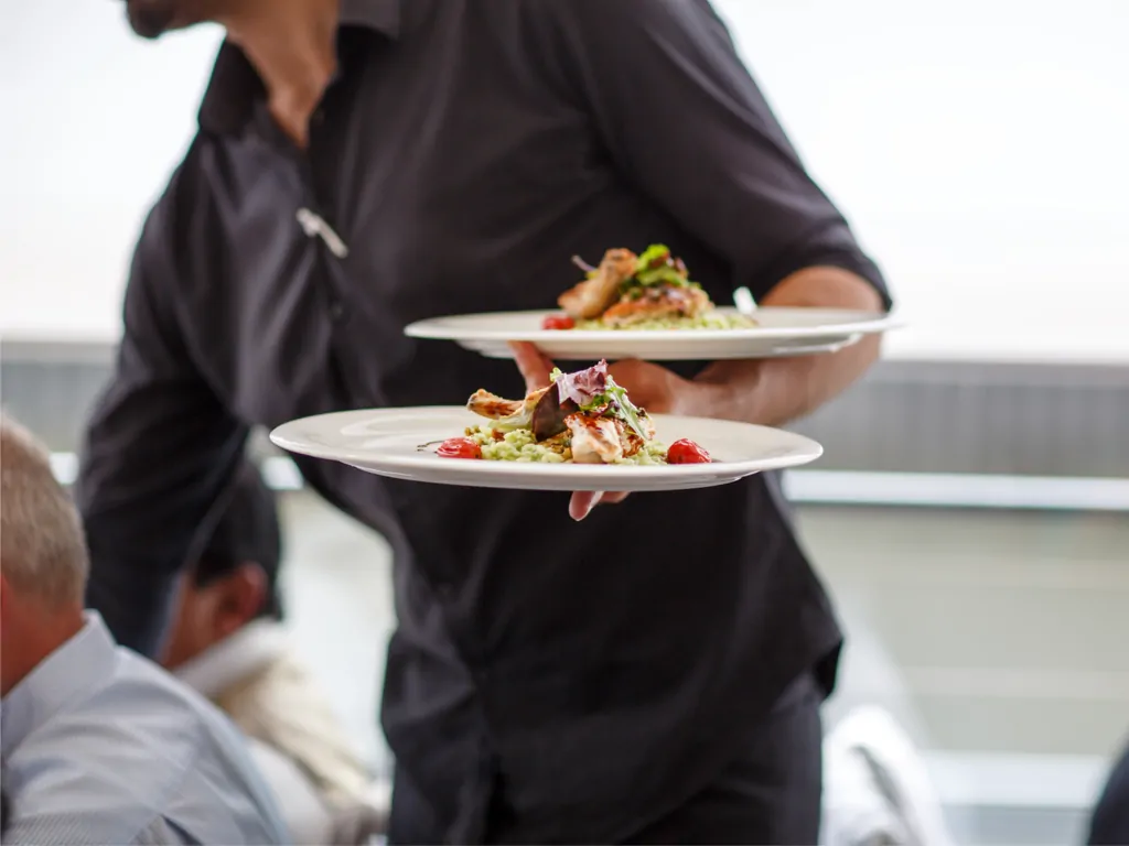 Названы самые бесполезные в эпоху коронавируса профессии