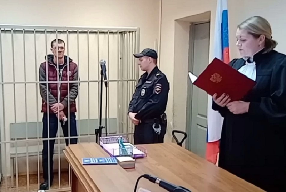 На майора полиции завели дело из-за зарезанной у суда первоуралочки