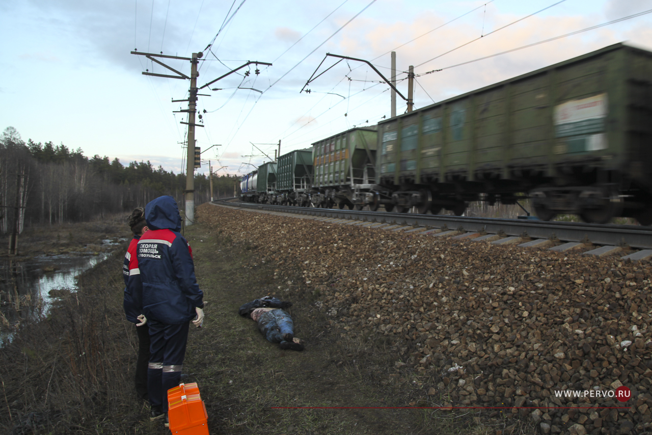 Под Первоуральском под поезд попал неизвестный мужчина