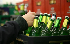 Суд не стал штрафовать екатеринбуржцев за поход за пивом