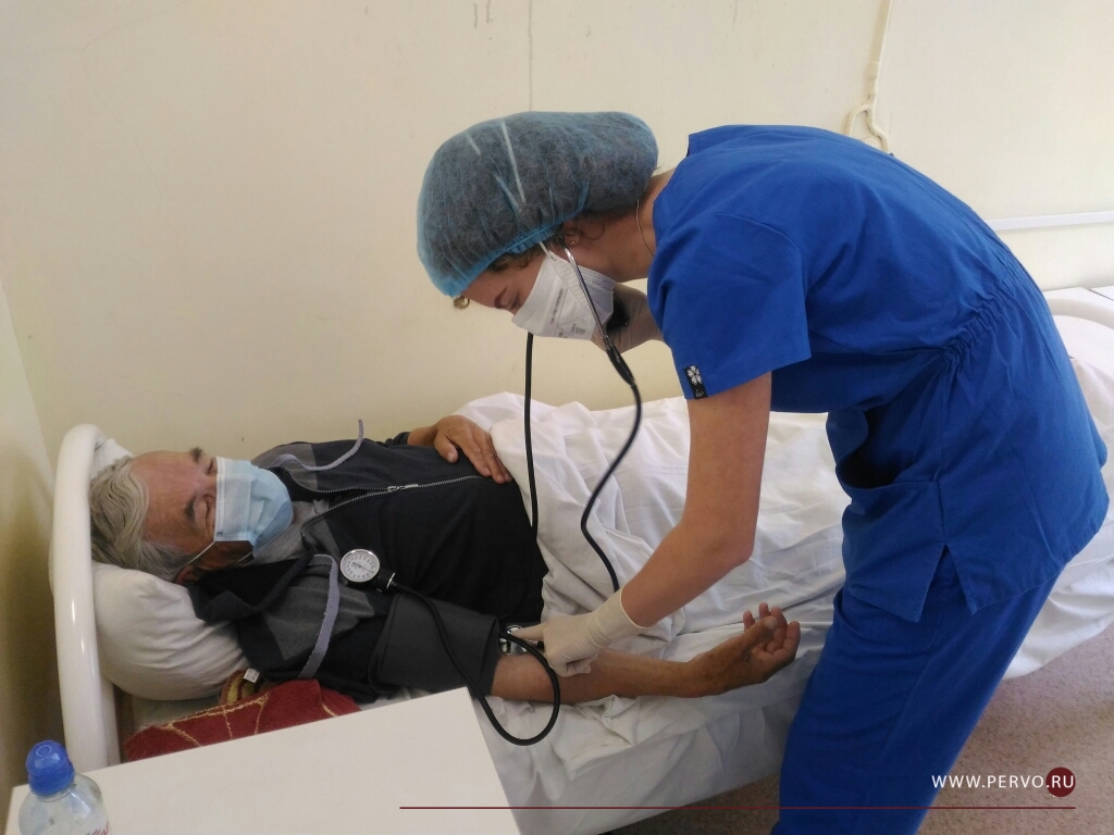 Больницы постепенно возвращаются к штатному режиму работы