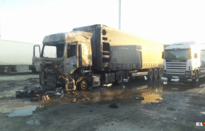 В Екатеринбурге взорвалась фура, водитель пострадал