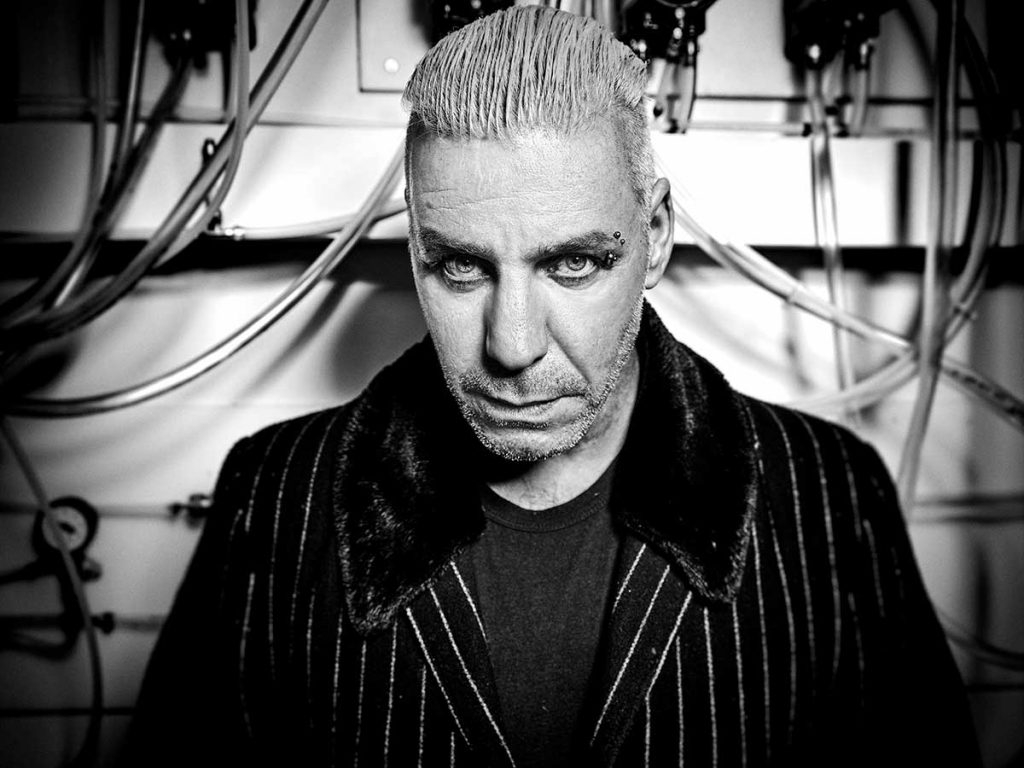 Лидер Rammstein выпустил новый клип про пионеров с Реввой и плачущим  Лениным. Видео