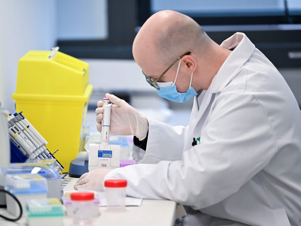 Новый штамм коронавируса может появиться осенью