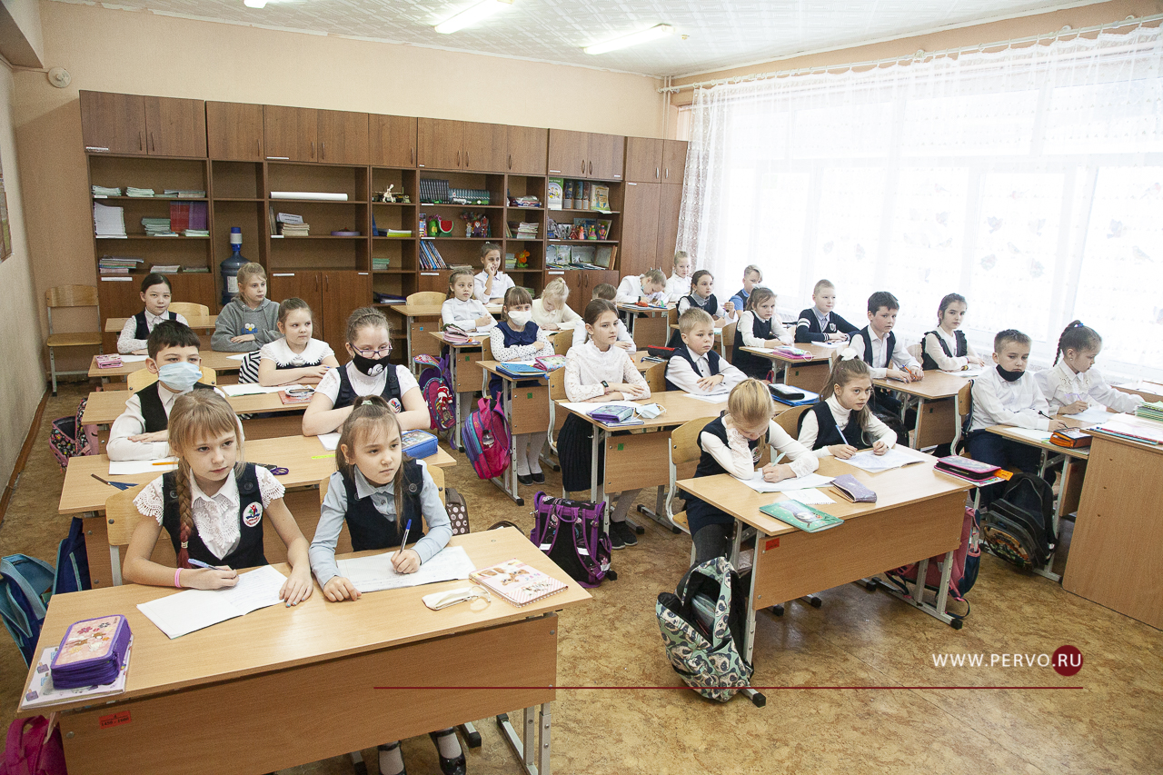 Губернатор объяснил, уйдут ли школы на дистанционный режим