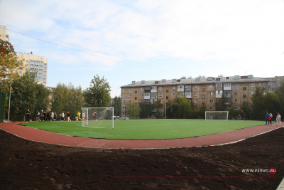 В первоуральском лицее построились современный стадион