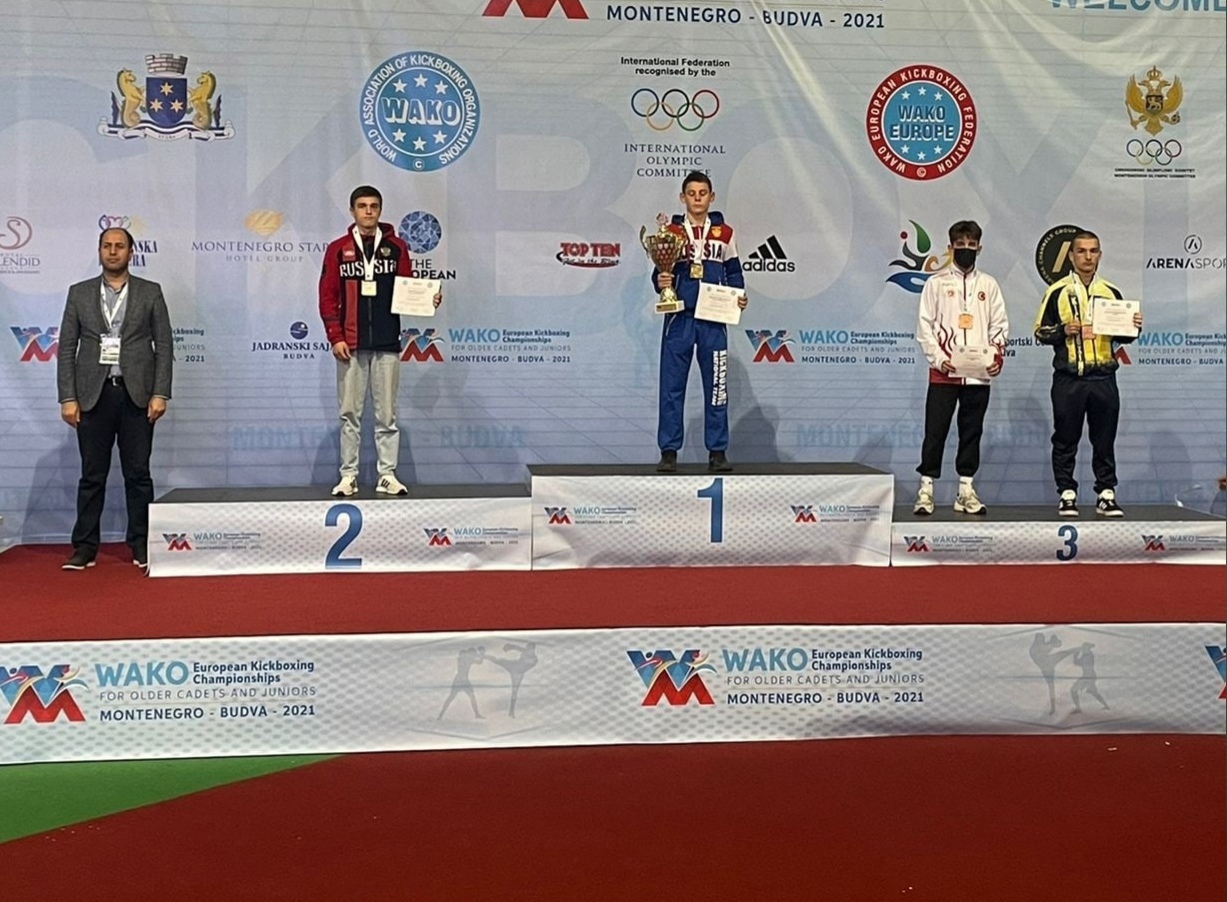 На первенстве Европы по кикбоксингу Алексей Бобров взял серебро