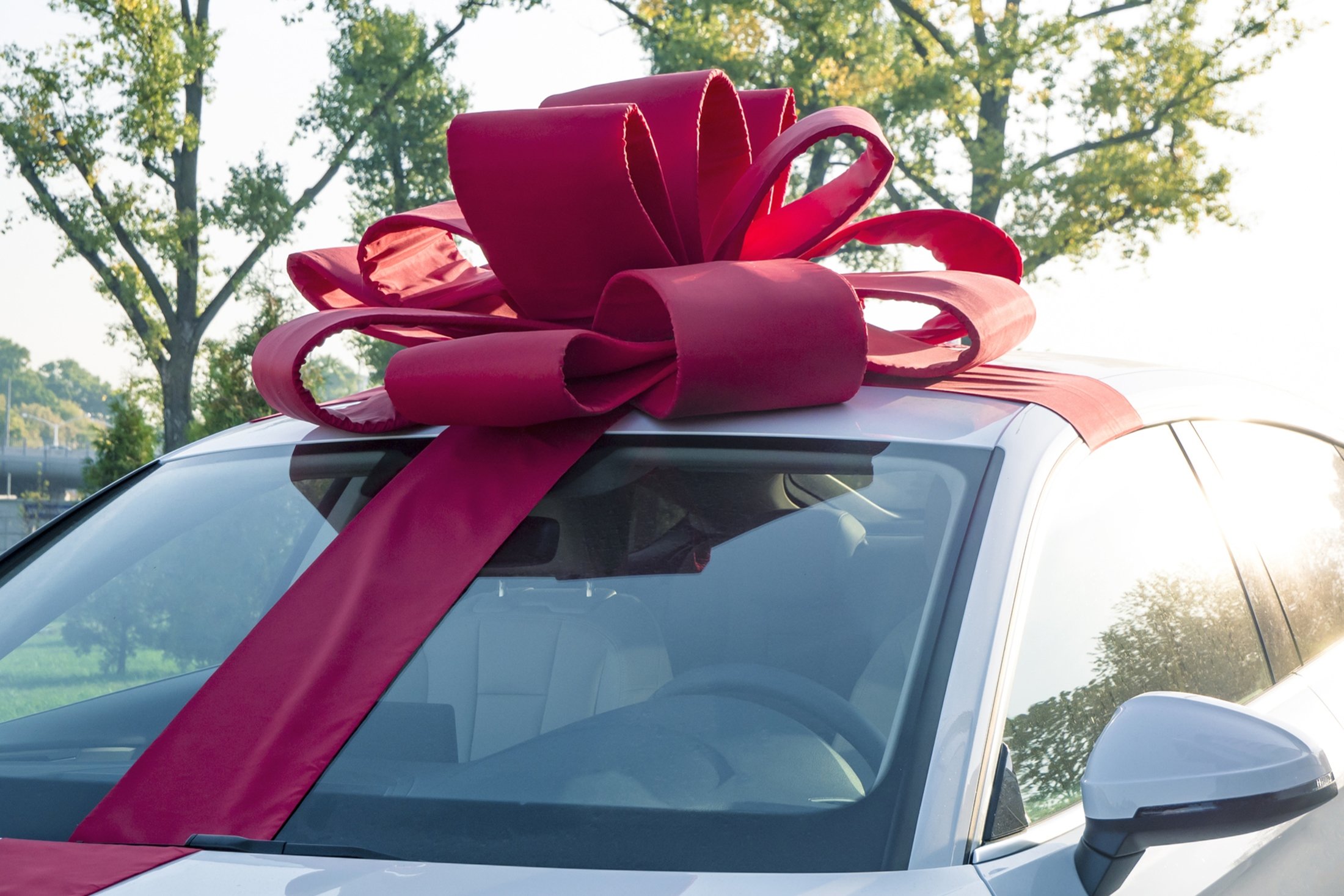 Суд освободил женщину от обещания подарить мужу дорогую машину