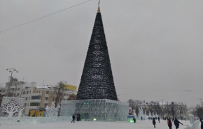 На площади 1905 года могут залить большой каток
