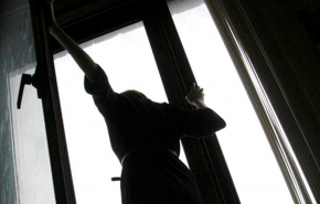 В Екатеринбурге девушка выпала из окна 23-го этажа