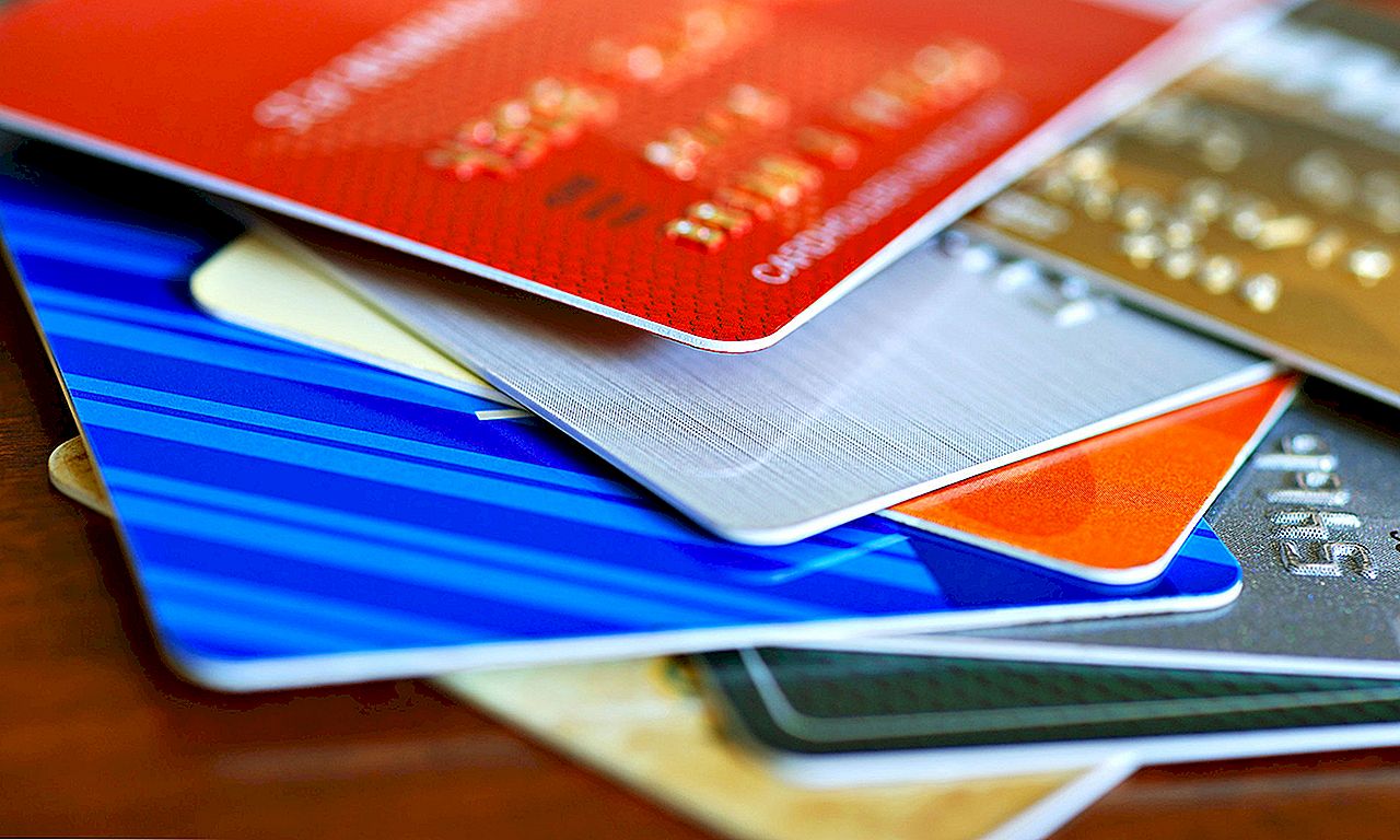 Mastercard и Visa объявили о приостановке своих операций в России